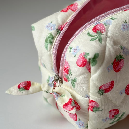 Kosmetyczka-kuferek – "Truskawki"