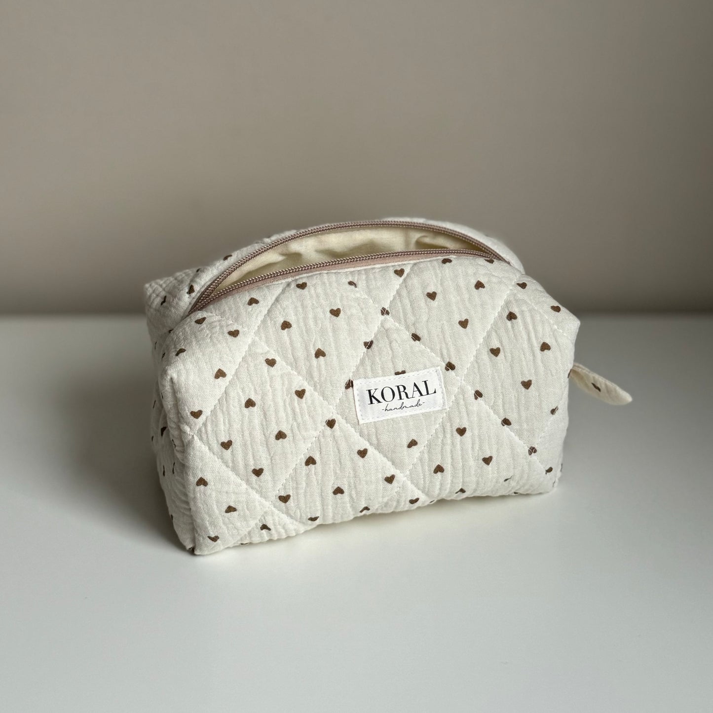 Kosmetyczka-kuferek - "Hearts"