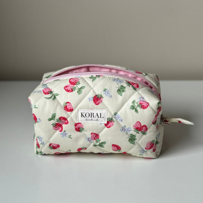 Kosmetyczka-kuferek –  "Truskawki"