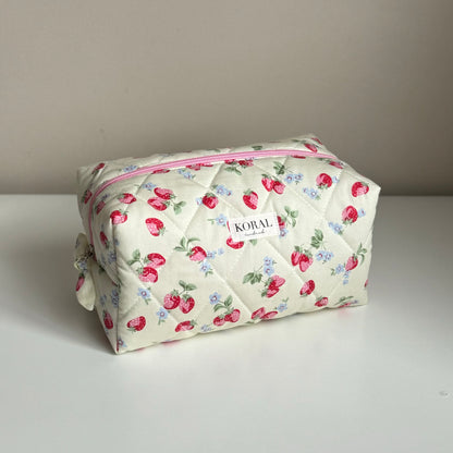 Kosmetyczka-kuferek –  "Truskawki"